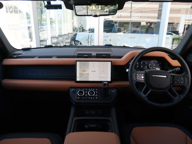 ディフェンダー110 X ダイナミック HSE 2.0L P300e 4WD