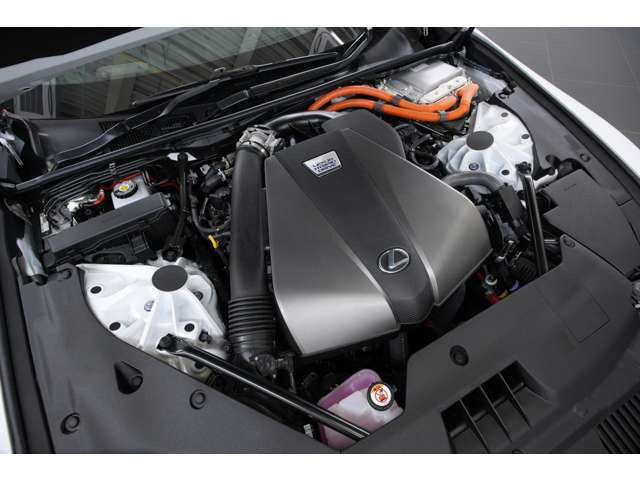 3.5L DOHCV6�C���n�C�u���b�h 299ps/36.3kgm �S��4770&times;�S��1920&times;�S��1345mm