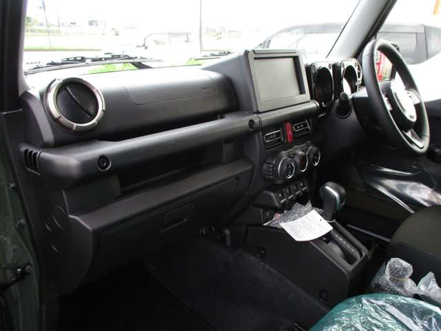 登録済未使用車・MC後2型・デュアルセンサーブレーキサポート?・アダプティブクルーズ(全車速追従機能付)・純正15AW・シートヒーター・LEDヘッドライト