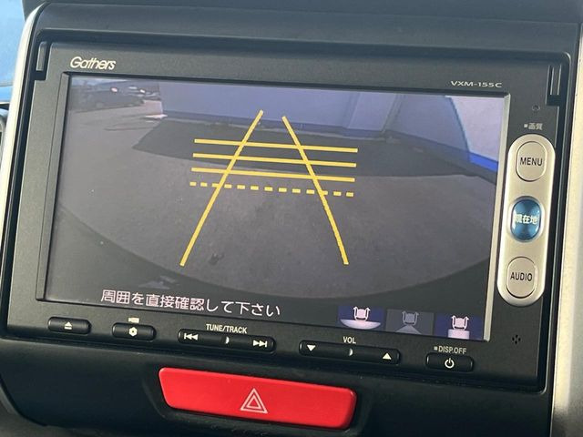 【バックカメラ】駐車時に後方がリアルタイム映像で確認できます。大型商業施設や立体駐車場での駐車時や、夜間のバック時に大活躍!運転スキルに関わらず、今や必須となった装備のひとつです!