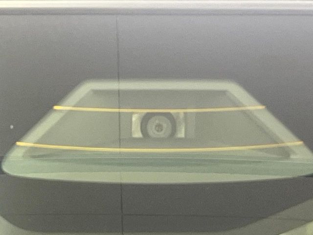 【衝突軽減装置】走行中に前方の車両等を認識し、衝突しそうな時は警報とブレーキで衝突回避と被害軽減をアシスト。より安全にドライブをお楽しみいただけます。