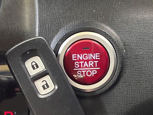 �yHonda�X�}�[�g�L�[�z�J�o����|�P�b�g�ɓ��ꂽ�܂܂ł��h�A�̎{���E�������\�ȃX�}�[�g�L�[�𑕔��B�G���W���̃I���E�I�t�����J�M�����o���K�v����������Ƃ��Ă��֗��ł���