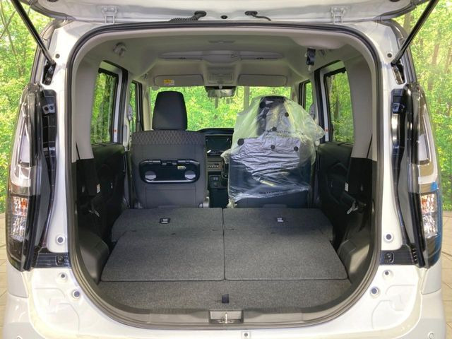 普段のお買い物や通勤、送迎等に十分な荷室スペースを確保しております。セカンドシートを倒すと、大きな荷物の積載も可能です♪