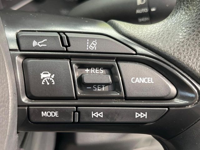 【レーダークルーズコントロール】高速道路での長距離走行が楽に!!自動で速度を保つクルーズコントロールが、衝突軽減システムと連携し、前方の車両を感知して車間を保つように速度調節してくれます!!