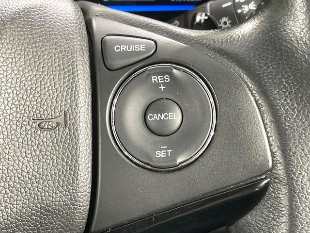 【クルーズコントロール】高速道路もラクラク走行。アクセルを離しても一定速度で走行ができ、長距離運転時の負担を軽減!加速・減速も簡単なスイッチ操作で調整できます。