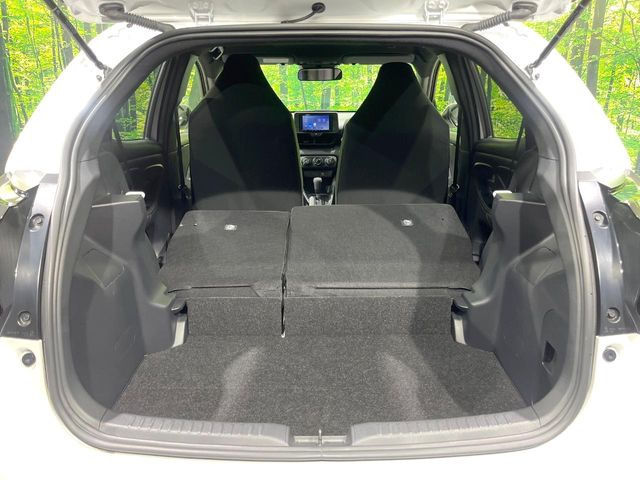 普段のお買い物や通勤、送迎等に十分な荷室スペースを確保しております。セカンドシートを倒すと、大きな荷物の積載も可能です♪