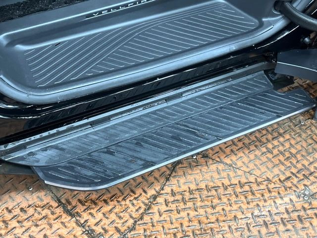 メーカーオプションの【ユニバーサルステップ】を装備。スライドドアと連動したステップにより、小さなお子様の乗り降りがし易くなります♪