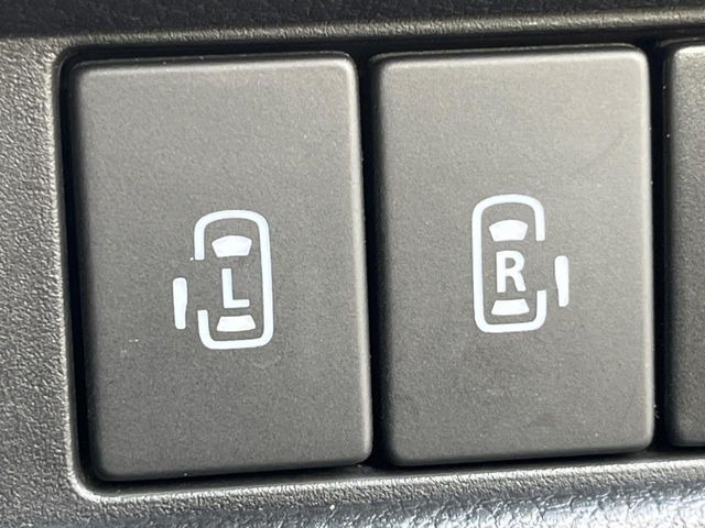 【両側パワースライドドア】スマートキーや運転席のスイッチで後席両側スライドドアの開閉が可能♪電動だから力を入れてドアを開ける必要が無く、小さなお子様でも簡単に開け閉めでき快適です♪