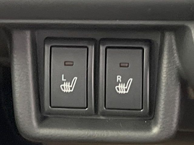 【シートヒーター】寒い日に重宝するシートヒーター!エアコンより早く温まってくれるので寒がりの人も安心ですね♪エアコンの温風は乾燥するから苦手、という方にもをおすすめです。