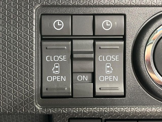 【両側パワースライドドア】スマートキーや運転席のスイッチで後席両側スライドドアの開閉が可能♪電動だから力を入れてドアを開ける必要が無く、小さなお子様でも簡単に開け閉めでき快適です♪
