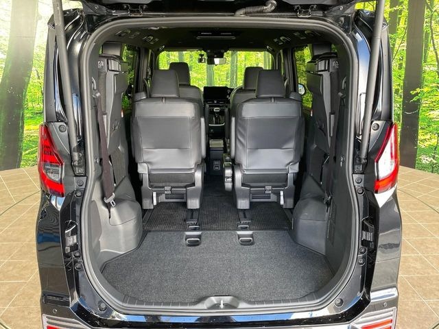 【パワーバックドア】スマートキーや運転席のボタンを押すだけでリアゲートが自動で開閉します!荷物を持っている時や、高い位置にあるバックドアを閉める際に便利な機能です♪