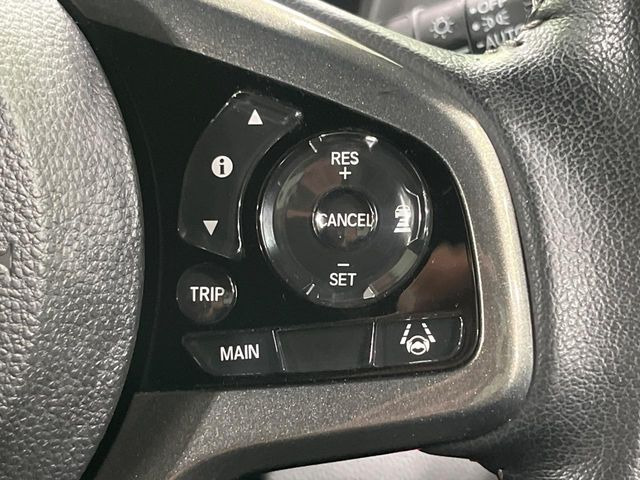 【アダプティブクルーズコントロール】高速道路での長距離走行が楽に!!自動で速度を保つクルーズコントロールが、衝突軽減システムと連携し、前方の車両を感知して車間を保つように速度調節してくれます!!