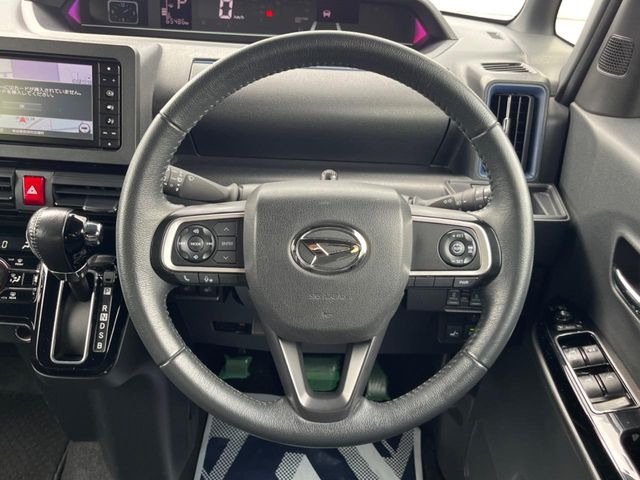 【純正革巻きステアリング】上質な革を使用することで、手にしっかり馴染みとても運転しやすいハンドルです♪