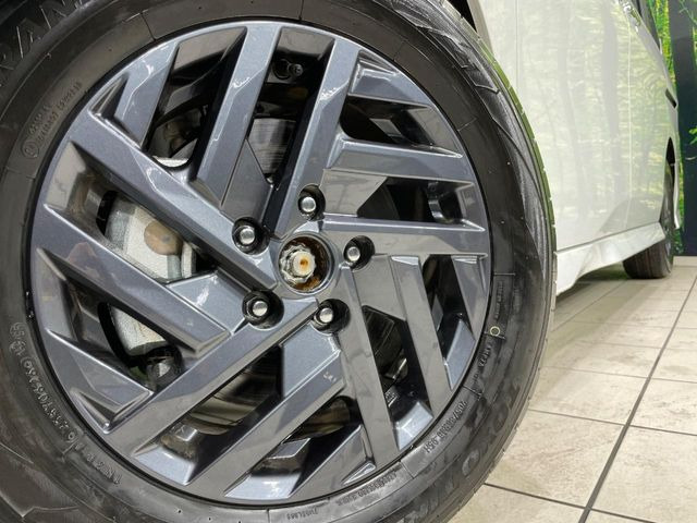 【純正16インチアルミホイール】外観にマッチした純正アルミホイールを装着しております。各種社外アルミホイールや、スタッドレスタイヤも取扱いしております。是非ご相談ください♪