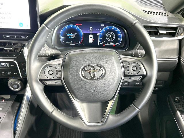 【レーダークルーズコントロール】高速道路での長距離走行が楽に!!自動で速度を保つクルーズコントロールが、衝突軽減システムと連携し、前方の車両を感知して車間を保つように速度調節してくれます!!