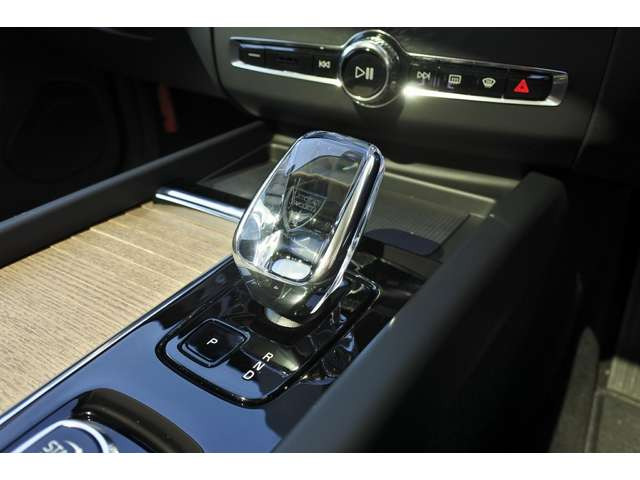XC60ウルトラ T6 AWD プラグイン ハイブリッド 4WD