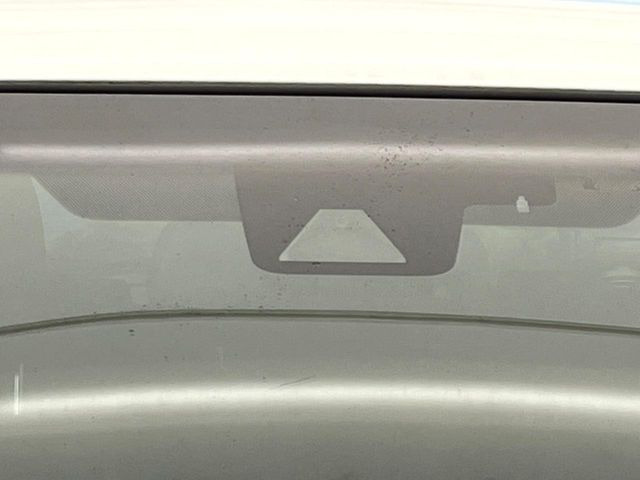 【トヨタセーフティセンス】走行中に前方の車両等を認識し、衝突しそうな時は警報とブレーキで衝突回避と被害軽減をアシスト。より安全にドライブをお楽しみいただけます。