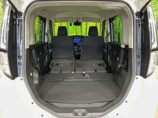 普段のお買い物や通勤、送迎等に十分な荷室スペースを確保しております。セカンドシートを倒すと、大きな荷物の積載も可能です♪