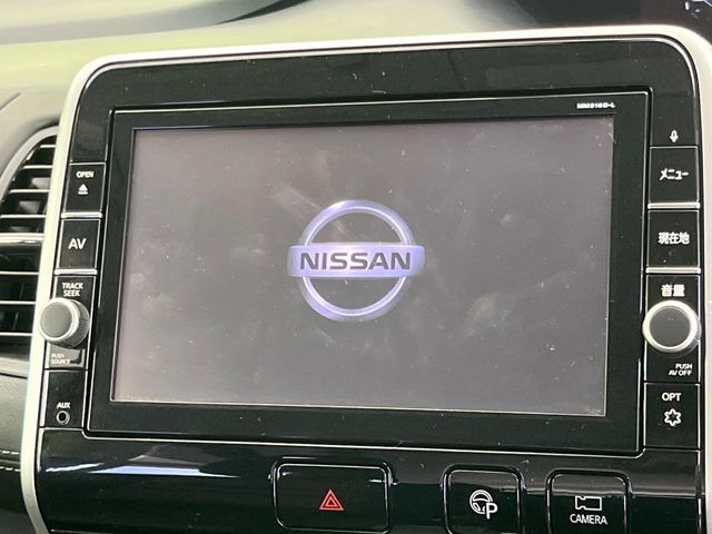 【純正9型ナビ】人気の純正ナビを装備。オーディオ機能も充実しており、Bluetooth接続すればお持ちのスマホやMP3プレイヤーの音楽を再生可能!毎日の運転がさらに楽しくなります!!
