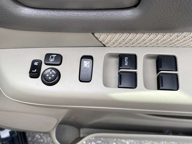 お買い得車多数展示中です!この機会に是非ご来店下さい!