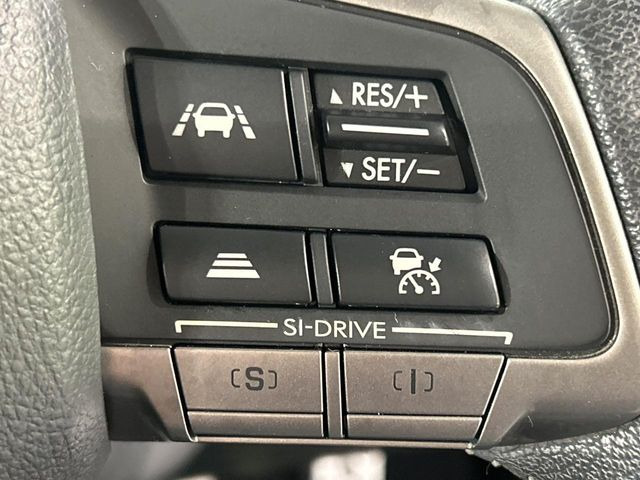 【全車速追従機能付クルーズコントロール】高速道路での長距離走行が楽に!!自動で速度を保つクルーズコントロールが、衝突軽減システムと連携し、前方の車両を感知して車間を保つように速度調節してくれます!!