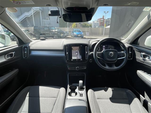XC40B4 モメンタム