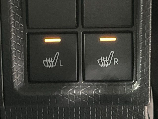 【シートヒーター】寒い日に重宝するシートヒーター!エアコンより早く温まってくれるので寒がりの人も安心ですね♪エアコンの温風は乾燥するから苦手、という方にもをおすすめです。