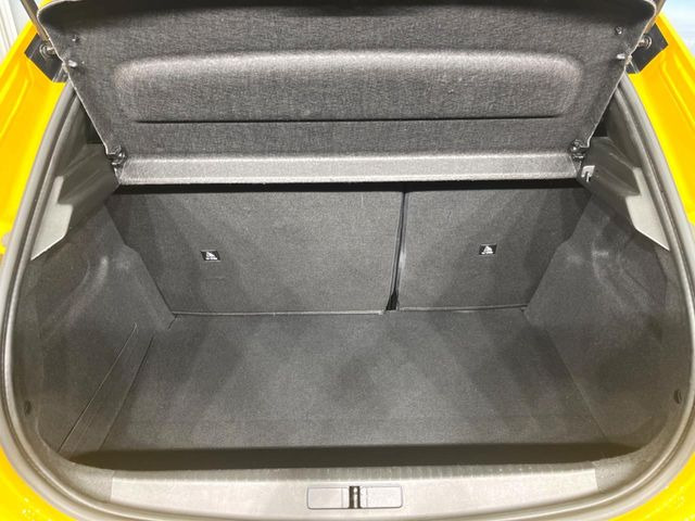 ●トランクルーム:趣味が広がる収容スペース!これだけの広さがあればお買い物やレジャーなどにも最適です!使用感も少なくきれいな状態を維持しております。