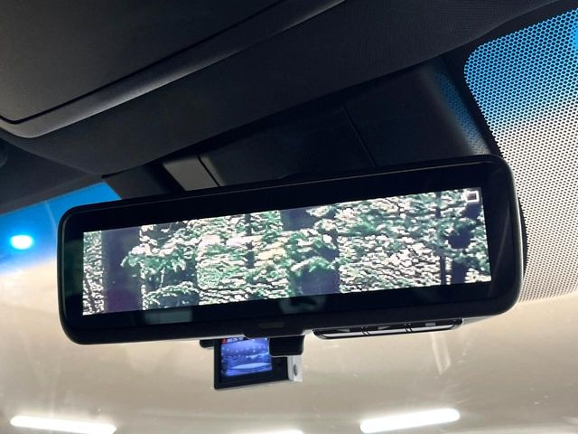 【デジタルインナーミラー】後席の大きな荷物や同乗者で後方が確認しづらい時でも安心!カメラが撮影した車両後方の映像をルームミラー内に表示。クリアな視界で状況の確認が可能です!