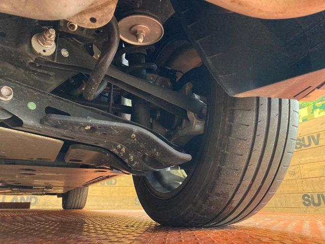 お車を安心してお乗りいただく為には、足回りの定期点検が欠かせません。サービスサポート(有償保証)では無料点検もご提供しており、安心のカーライフをお過ごしいただけるサポート体制が整っています。