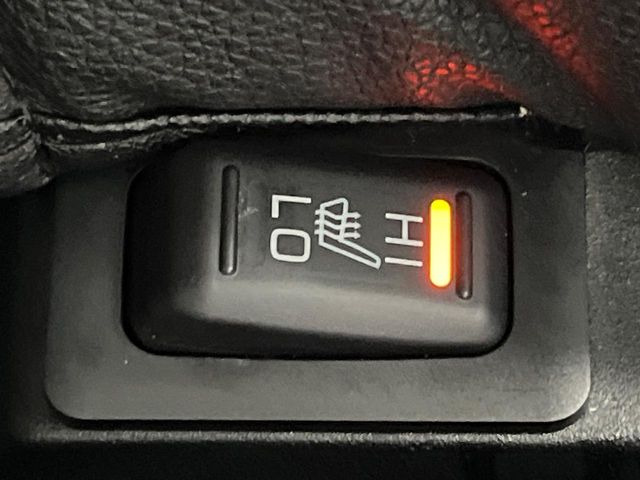 【シートヒーター】寒い日に重宝するシートヒーター!エアコンより早く温まってくれるので寒がりの人も安心ですね♪エアコンの温風は乾燥するから苦手、という方にもをおすすめです。