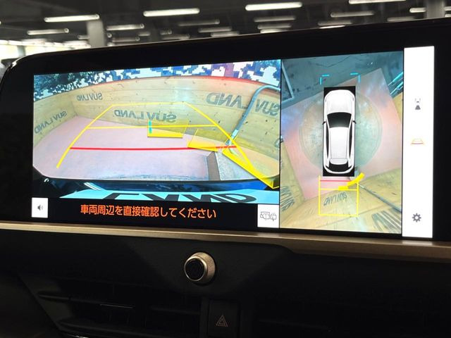【パノラミックビューモニター】専用のカメラにより、上から見下ろしたような視点で360度クルマの周囲を確認することができます☆死角部分も確認しやすく、狭い場所での切り返しや駐車もスムーズに行えます。