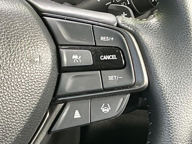 【アダプティブクルーズコントロール】高速道路での長距離走行が楽に!!自動で速度を保つクルーズコントロールが、衝突軽減システムと連携し、前方の車両を感知して車間を保つように速度調節してくれます!!