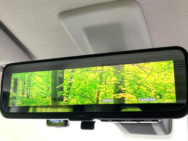 【デジタルルームミラー】後席の大きな荷物や同乗者で後方が確認しづらい時でも安心!カメラが撮影した車両後方の映像をルームミラー内に表示。クリアな視界で状況の確認が可能です!