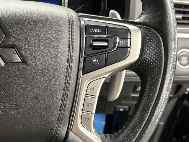 【レーダークルーズコントロール】高速道路での長距離走行が楽に!!自動で速度を保つクルーズコントロールが、衝突軽減システムと連携し、前方の車両を感知して車間を保つように速度調節してくれます!!