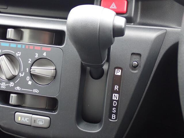 弊社保証では納車日から走行距離無制限で、消耗品を除く全ての部品を1年間保証します。(福祉車両に関して架装装置は保証対象外となります)(外国産車は距離5,000kmまで半年間)