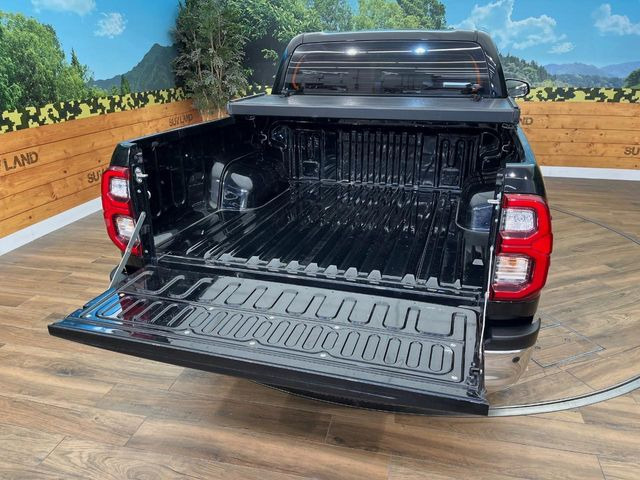 積載量500kgの広々としたデッキは、遊びから仕事まで多用途に使えます。ベッドライナーやトノカバーの取り付けもご相談下さい♪