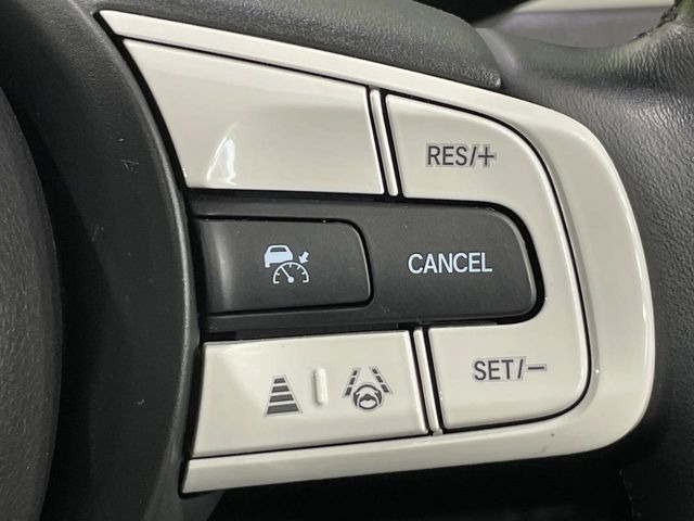【アダプティブクルーズコントロール】高速道路での長距離走行が楽に!!自動で速度を保つクルーズコントロールが、衝突軽減システムと連携し、前方の車両を感知して車間を保つように速度調節してくれます!!