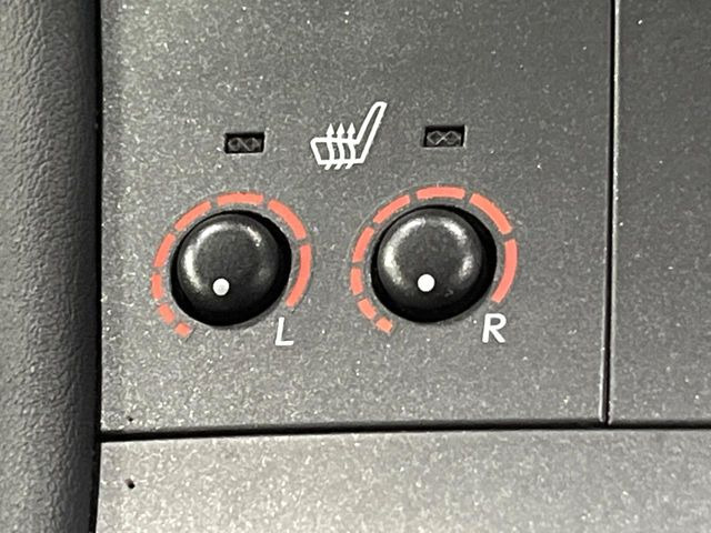 【シートヒーター】寒い日に重宝するシートヒーター!エアコンより早く温まってくれるので寒がりの人も安心ですね♪エアコンの温風は乾燥するから苦手、という方にもをおすすめです。