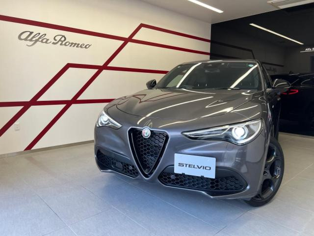 ステルヴィオ2.0 ターボ Q4 ヴェローチェ 4WD