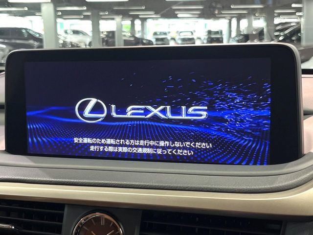 【12.3インチワイドナビ】高級感とインパクトのある大型ワイドナビを装備。各種オーディオ操作はもちろん、横長ワイド画面でのマップ2分割表示など、利便性も高いナビです♪