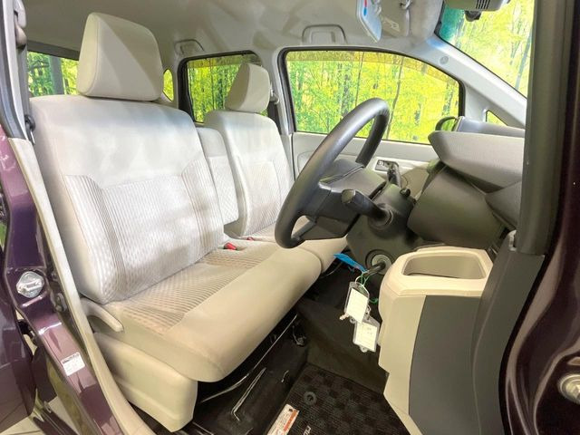 運転席シート廻りは使用感も少なく、良好な状態となっています。丁寧に使われていたことがよくわかりますね。