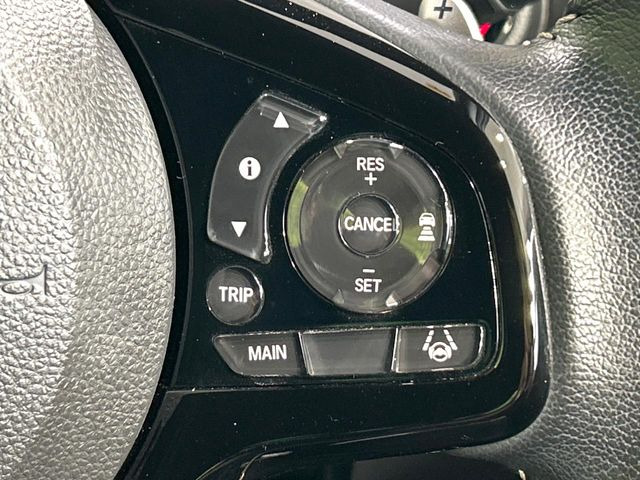 【アダプティブクルーズコントロール】高速道路での長距離走行が楽に!!自動で速度を保つクルーズコントロールが、衝突軽減システムと連携し、前方の車両を感知して車間を保つように速度調節してくれます!!