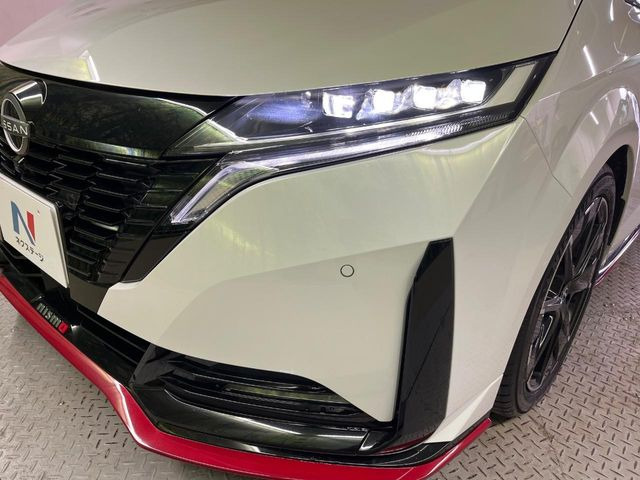 【シーケンシャルターンランプ付きLEDヘッドライト】人気の『流れるウィンカー』付きのLEDヘッドライトを装備♪高級感はもちろん、点灯時は存在感たっぷりで他車からも認識されやすく安心です。