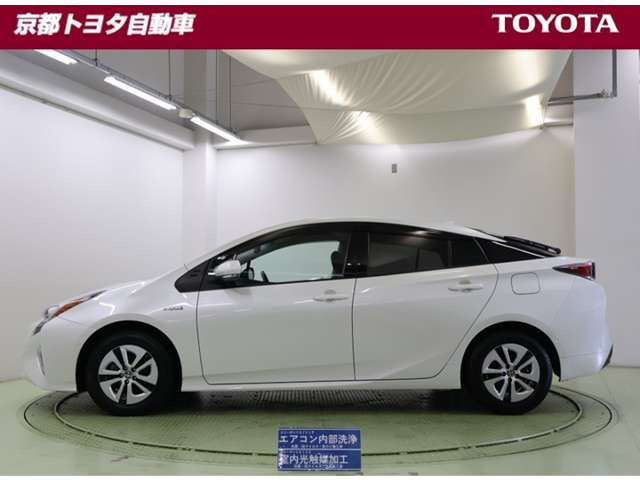 プリウス1.8 A E-Four 4WD