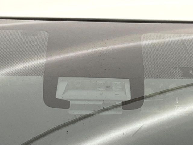【トヨタセーフティセンス】走行中に前方の車両等を認識し、衝突しそうな時は警報とブレーキで衝突回避と被害軽減をアシスト。より安全にドライブをお楽しみいただけます。