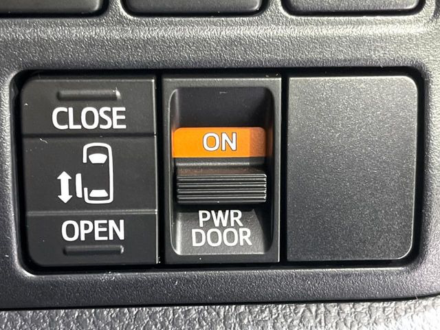 【パワースライドドア】スマートキーや運転席のスイッチでスライドドアの開閉が可能♪電動だから力を入れてドアを開ける必要が無く、小さいお子様でも、重い荷物を持っている時もラクに開け閉めできます♪