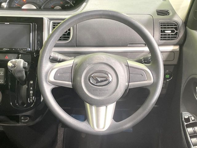 ステアリングも使用感が少なく、きれいな状態となっております♪