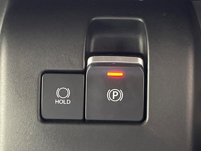 【オートブレーキホールド】信号待ちや渋滞で停車時にブレーキから足を離しても、停止状態を保持してくれます。前進するときはアクセルを踏めば自動で解除されるので安心♪街乗り運転が楽になります♪