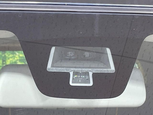【スズキ セーフティサポート】走行中に前方の車両等を認識し、衝突しそうな時は警報とブレーキで衝突回避と被害軽減をアシスト。より安全にドライブをお楽しみいただけます。
